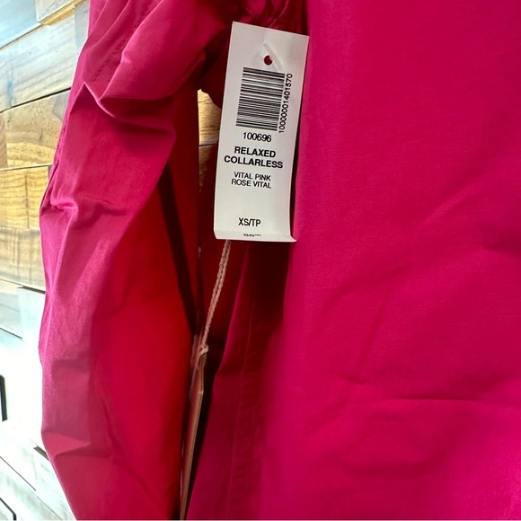 Wilfred - Relaxed Collarless Top - Picture 4 of 7